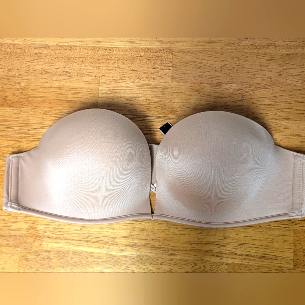 Victoria Secret Bombshell Seamless Strapless Bra in Tan